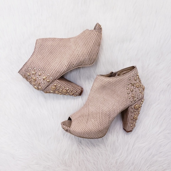 NWT Genuine Leather Studded Booties - Picture 4 of 5